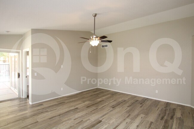 Foto del edificio - 545 S Ash St