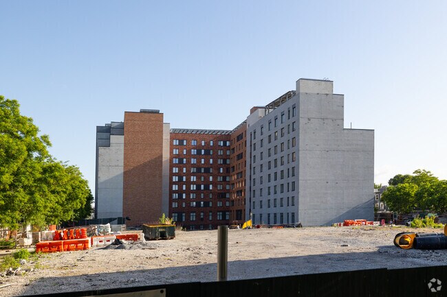 Foto del edificio - Help Hinsdale B
