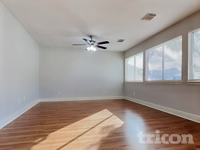 Building Photo - 10914 Tipton Oaks Dr