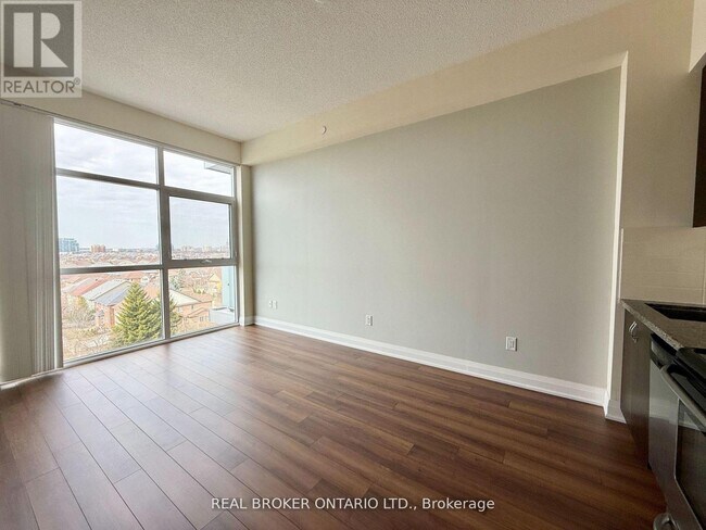 Photo du bâtiment - 8763 Bayview Ave