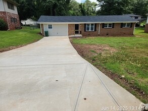 Building Photo - 2348 Clifton Springs Manor