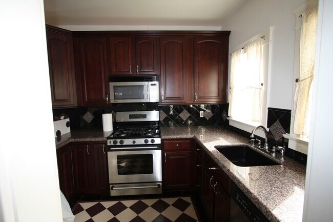 Foto del edificio - 644 W 8th St