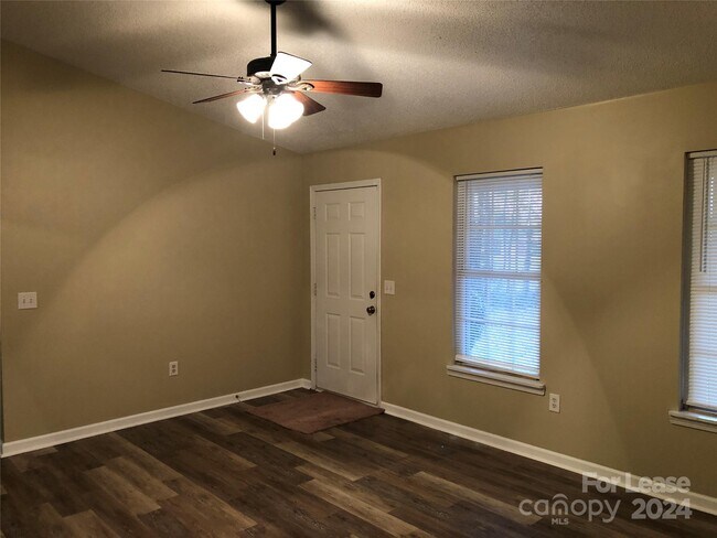 Foto del edificio - 2519 Hickory Ave