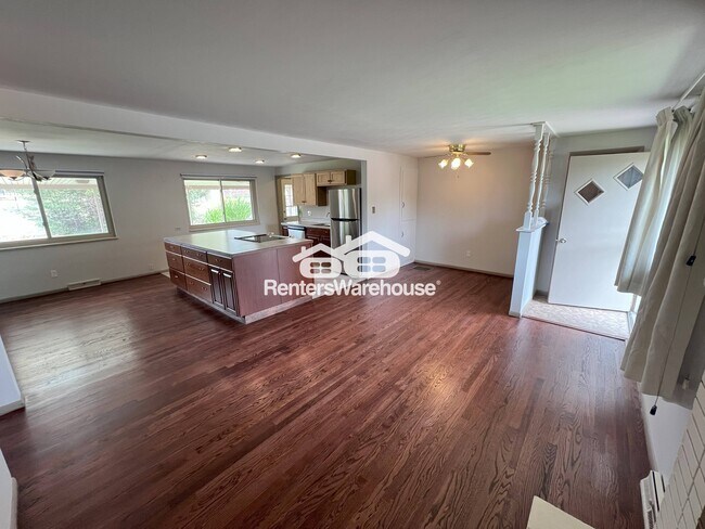 Building Photo - 7759 Elmwood Ln