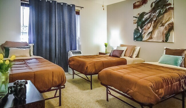 Up to 3 Twin beds in Master Bedroom - 10982 Roebling Ave