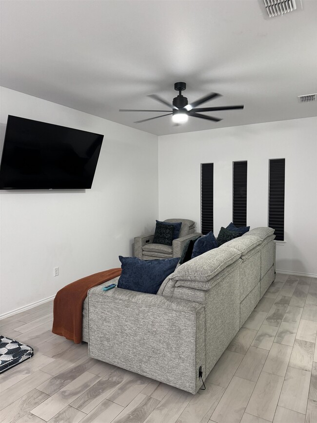 Building Photo - 4214 Gavilan Dr