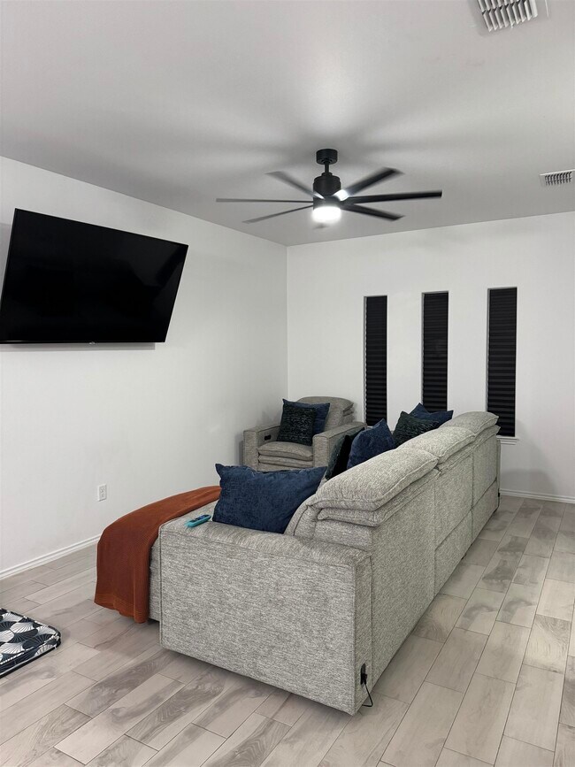 Foto del edificio - 4214 Gavilan Dr