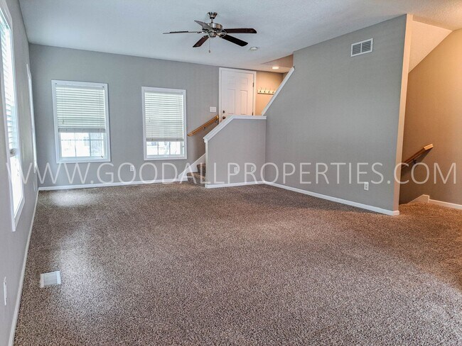 Foto del edificio - 3 Bedroom 2 Bath Townhome End Unit in the ...
