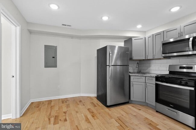 Building Photo - 2604 Frankford Ave