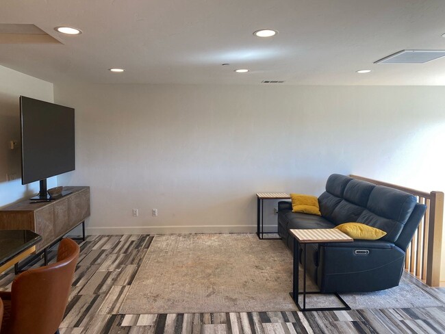 Building Photo - 2 br, 2.5 bath House - 545 Bello Street #6