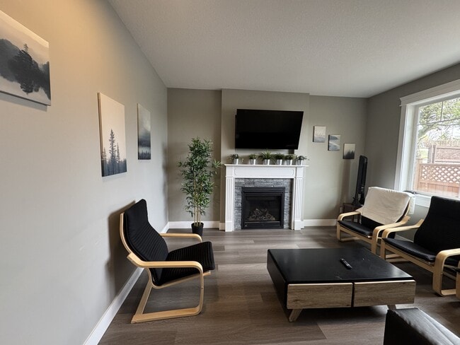 Photo du bâtiment - 593 5th St
