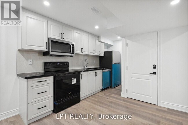 Photo du bâtiment - 140 Springvalley Crescent