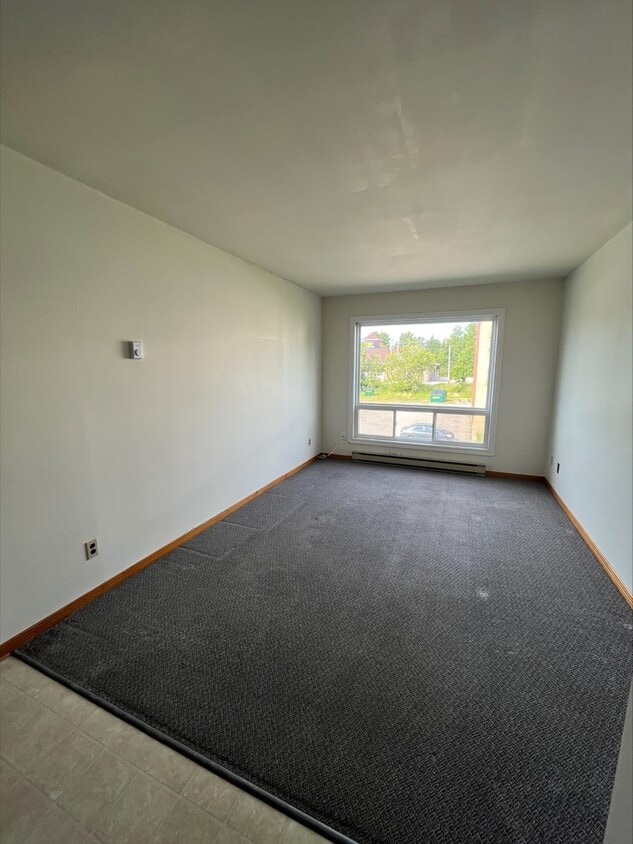 Photo du bâtiment - 615 Chalmers Ct