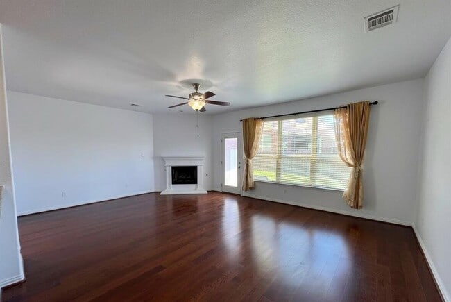 Building Photo - 123 Honey Grove