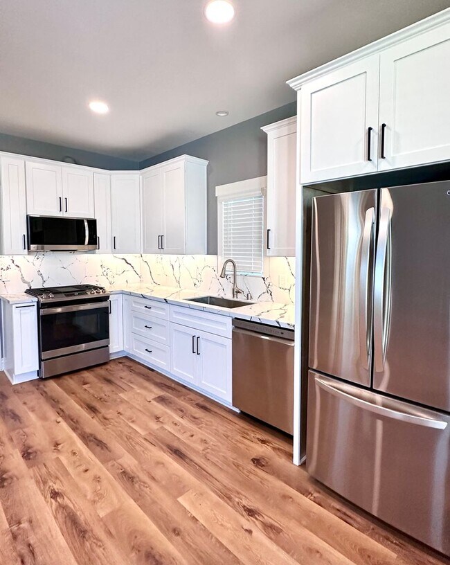 Building Photo - Third Avenue Duplex