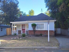 Building Photo - 2208 E Crary St