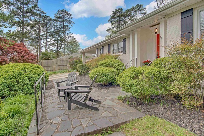 Building Photo - 338 Lakemoore Dr NE