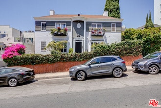 Building Photo - 965 N Doheny Dr