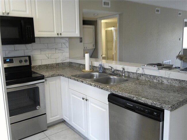 Building Photo - 25050 Sandhill Blvd