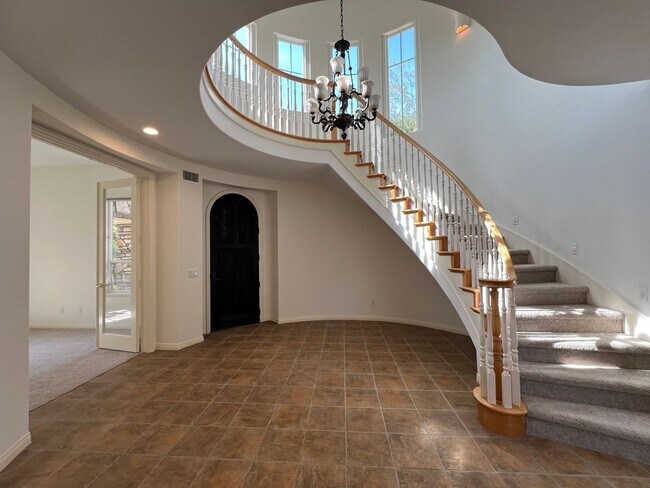 Foto del edificio - Luxury En Suite Living & Panoramic Views