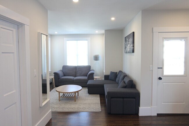 Building Photo - 68-70 Flint St