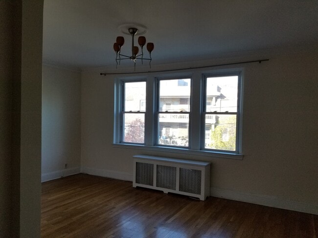 Building Photo - 255 Kelton St