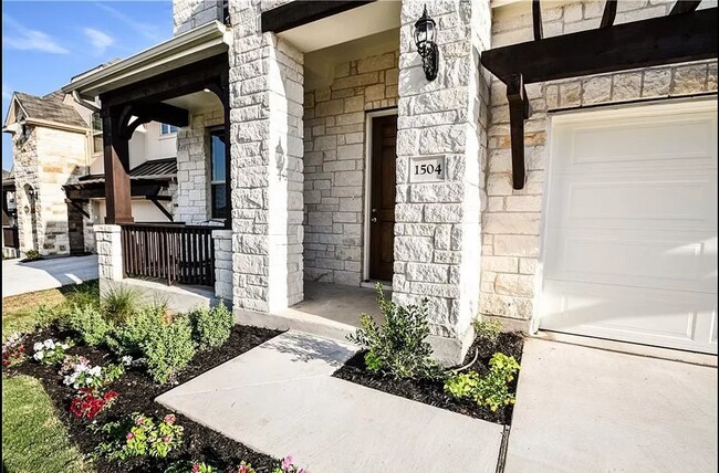 Building Photo - 1504 McKinney Dr