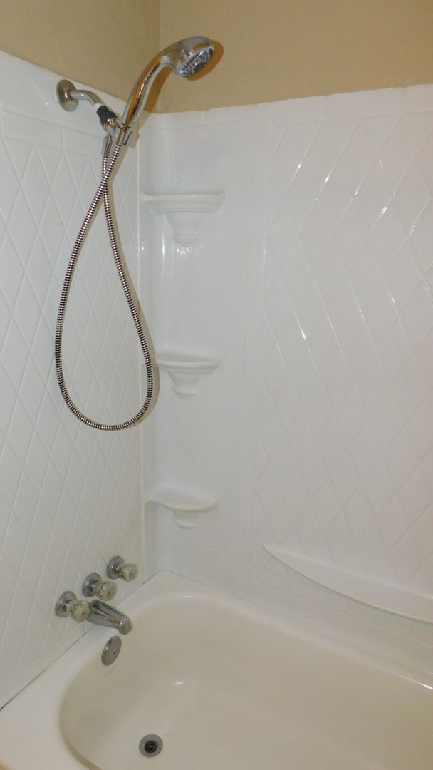 Building Photo - 1315 N Bois D Arc Ave