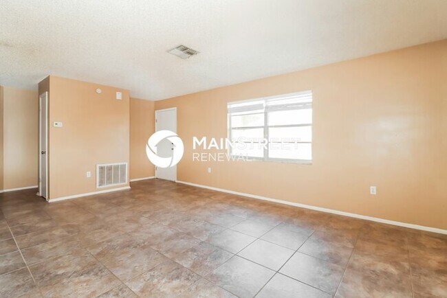 Building Photo - 3 Bedroom Pet-Friendly Home in Spring Hill, FL with Main Street Renewal