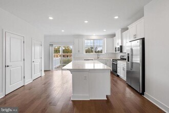 Building Photo - 136 ADA Hightower Ave