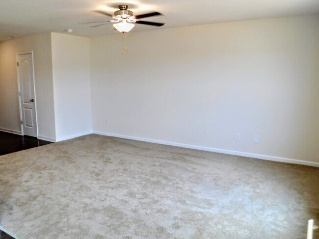 Gathering area - 2022 Talbert Ct