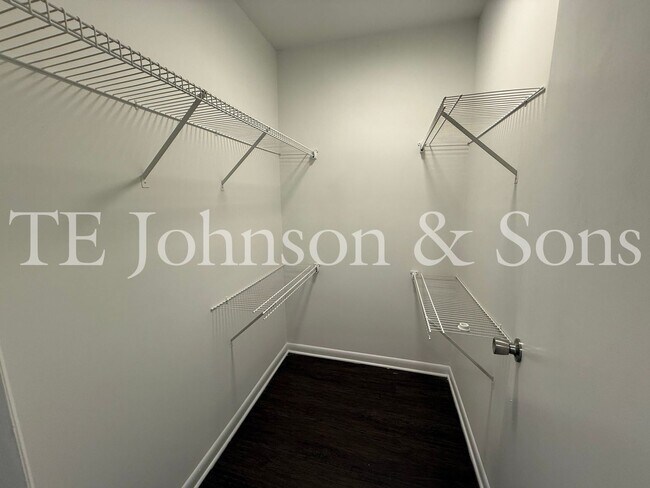 Foto del edificio - 1 Bedroom Minutes from The School of the Arts!