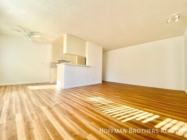 Building Photo - 427 S New Hampshire Ave
