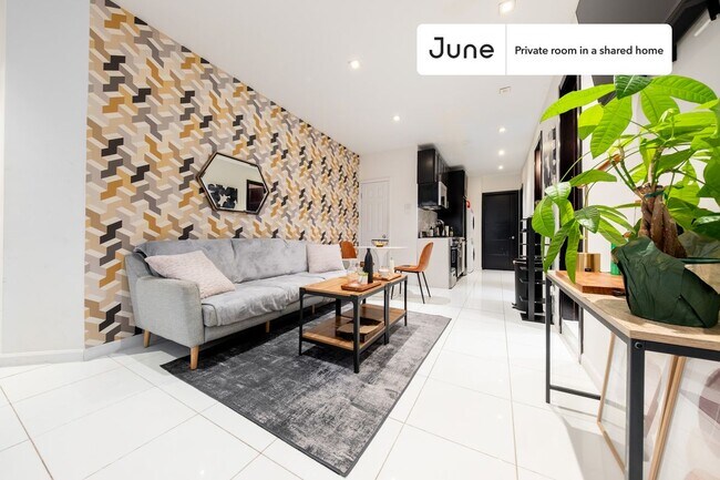 Foto del edificio - Room in Shared 3 bed/2 bath home
