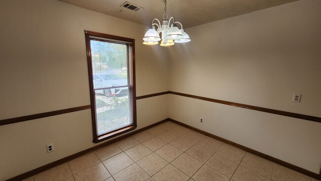 Building Photo - Introducing a spacious 4-bedroom, 2-bathro...