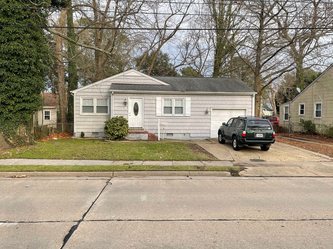Primary Photo - Great Ranch Home in Norfolk