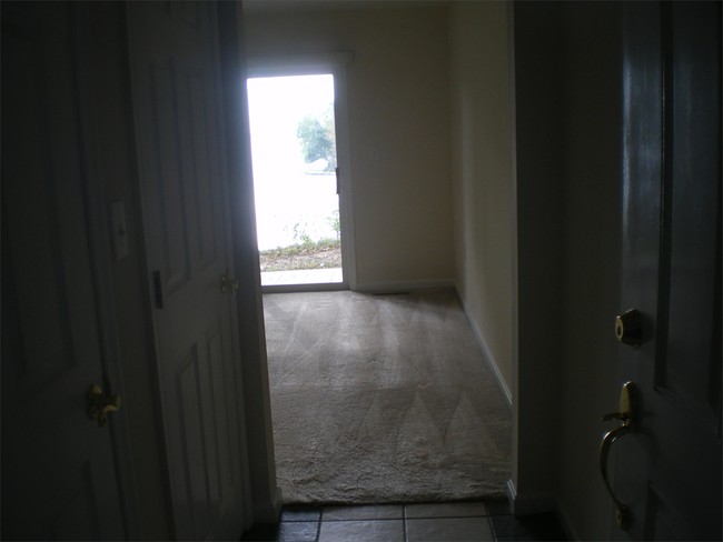 Building Photo - 1122 Chesapeake Dr