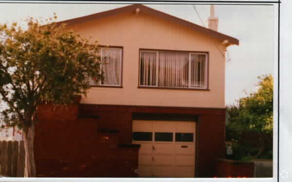 Primary Photo - 311-311B California Ave