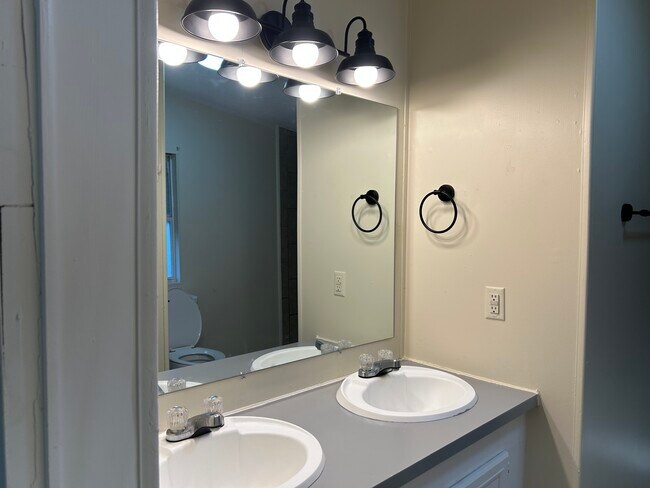 Baño principal - 612 Seaside Rd