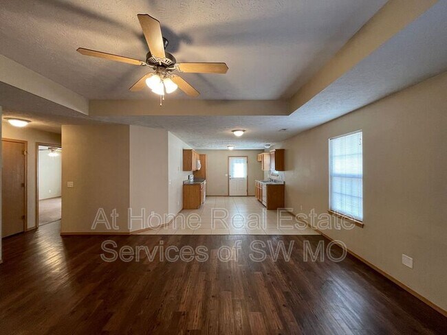 Building Photo - 1245 N Northwood Ave