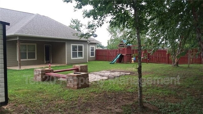 Building Photo - 2 Golden Eagle Ct