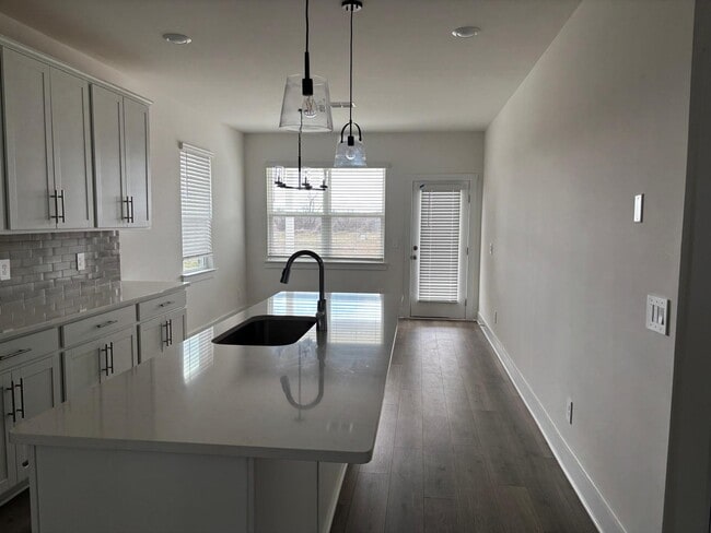 Foto del edificio - 4299 Ashland City Hwy