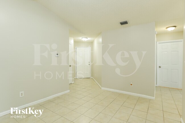 Building Photo - 3021 Caroline Crest Dr E