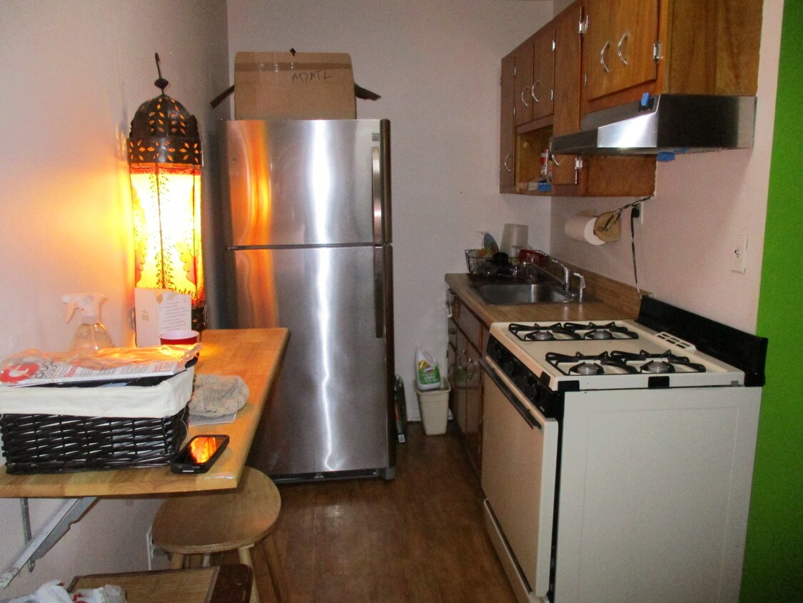 Building Photo - 1251 Fteley Ave