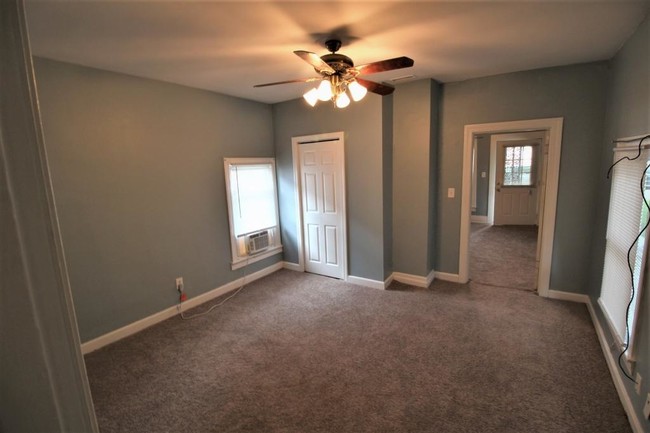 Building Photo - 1 bedroom in Louisville KY 40209