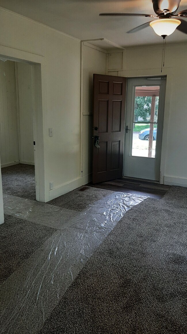 Foto del edificio - 1250 N Jefferson Ave