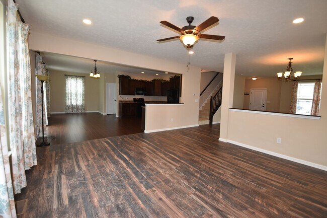 Foto del edificio - New Palestine 4 Bedroom Home