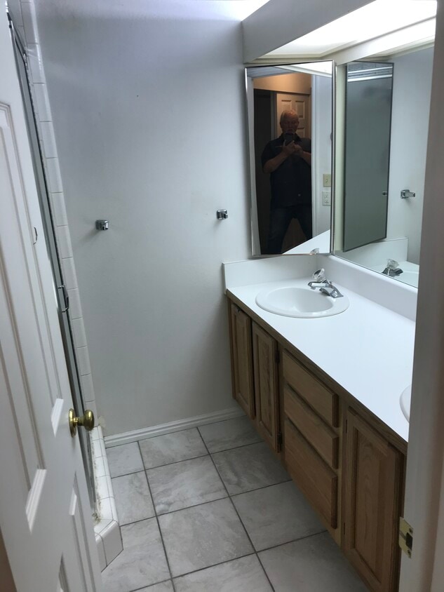 Photo - 650 S Main St (Bountiful, UT)