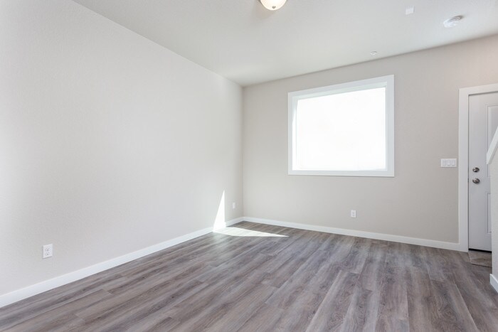Foto del edificio - Townhome Style 1 bedroom - includes A/C Unit!