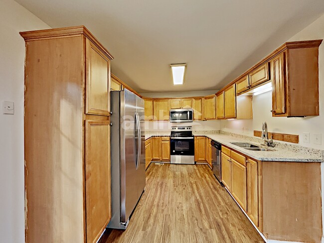 Building Photo - 2627 Mission Ridge Dr